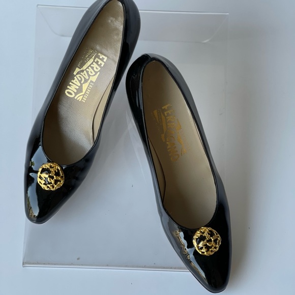 Salvatore Ferragamo Black Patent Leather Heels Pumps Florence Gold Accent, 8AA - Picture 9 of 14